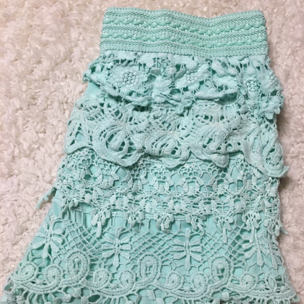 Girls crochet minty colored shorts